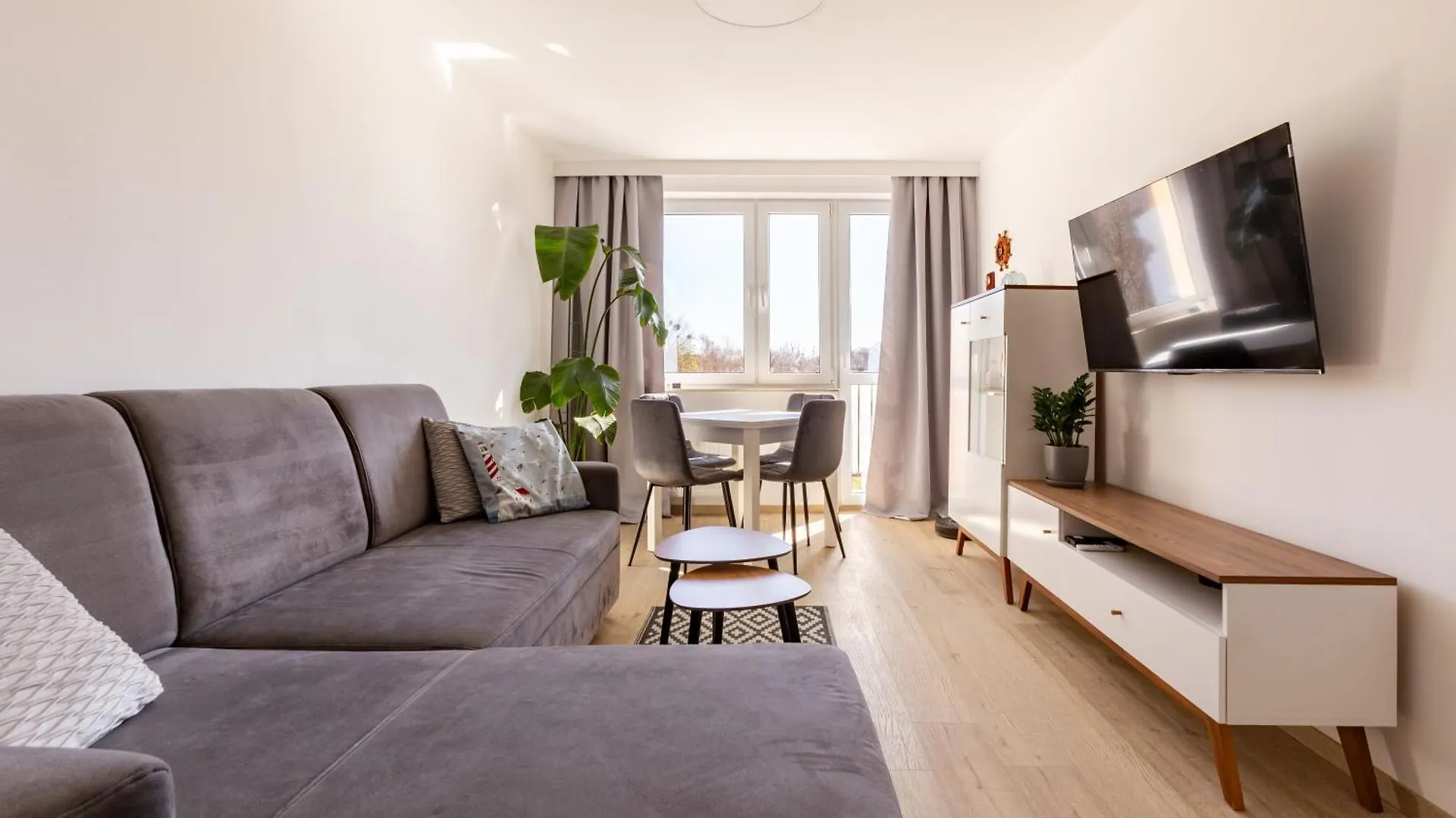 Wejhera Beige Chic Apartment Danzica